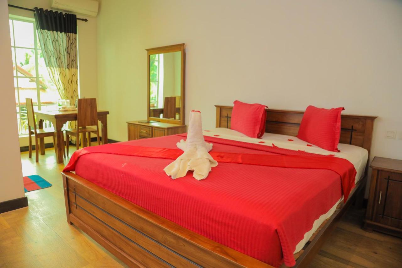 Aurora Banquet And Hotel Chilaw Exterior foto