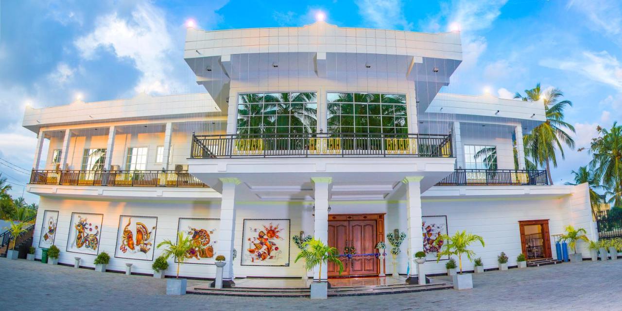 Aurora Banquet And Hotel Chilaw Exterior foto